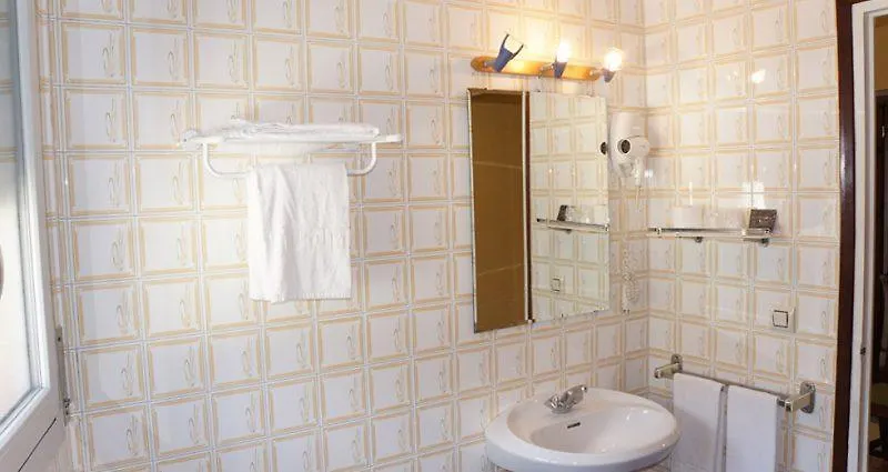 Hotel Les Fonts Andorra la Vella 2*,